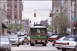 TARTA s trolley-style bus for downtown s lunchtime crowd may have reached the end of the line
as well, offi cials say. Only 778 people used the service during this year s summer-only run.
