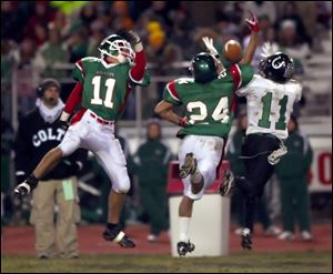 Oak Harbor s Stephen Sprouse, left, and Aaron McCune defend against Bellville Clear Fork s David Parrott. McCune and Sprouse are starters on both offense and defense.
