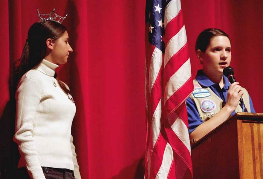 MONROE-STUDENTS-SALUTE-VETERANS