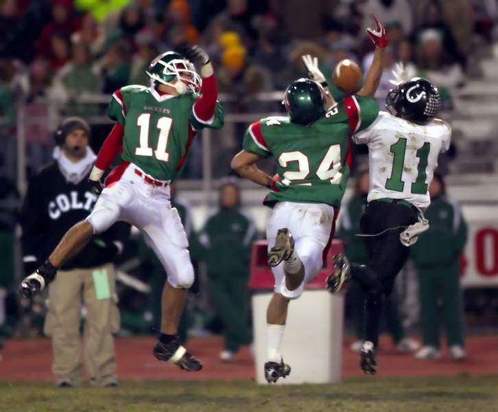 Sidelines-Simply-terrific-basics-work-for-Oak-Harbor-football-2