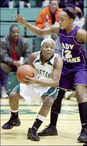 Waite's Shareese Ulis, right, guards Ke-Ke Marsenburg of Start as she drives to the basket last night.