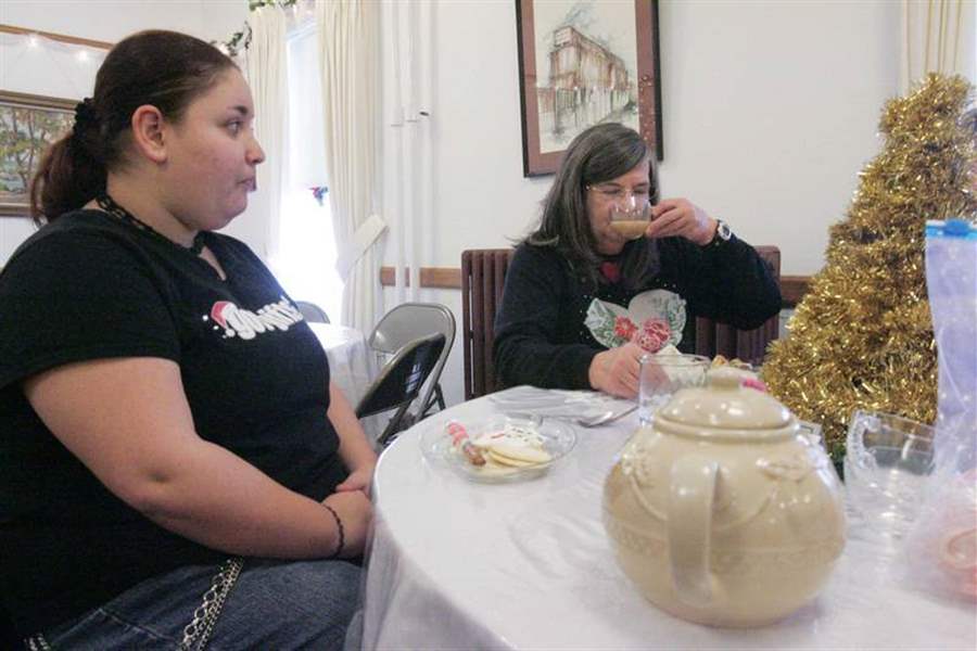TEA-TIME-IN-BOWLING-GREEN