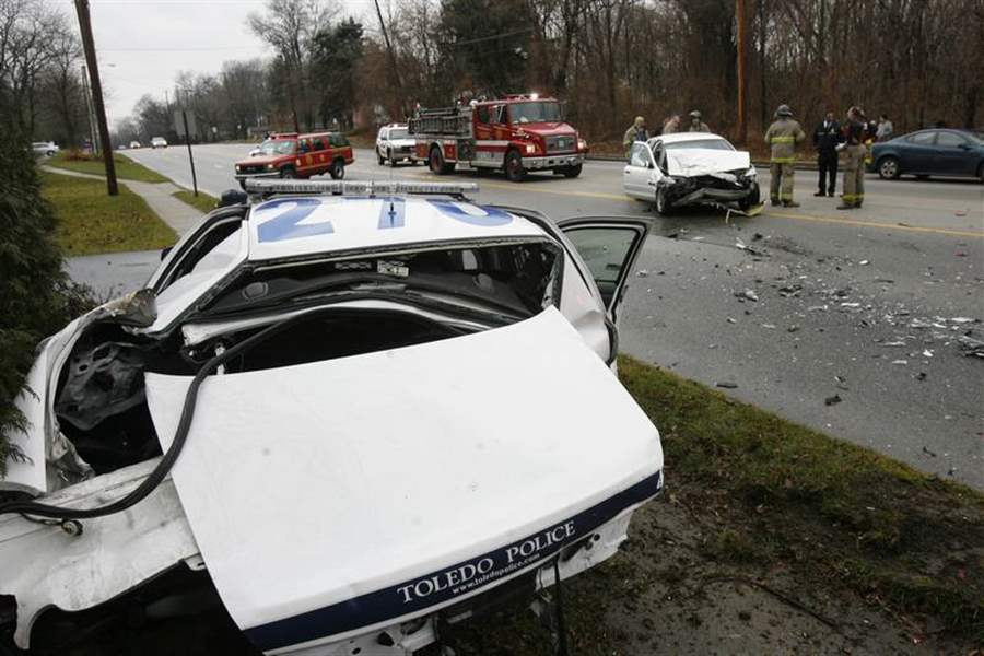 Officer-woman-injured-in-emergency-run-crash