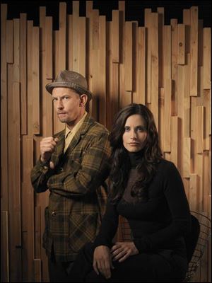 Ian Hart and Courteney Cox play the photographer and editor, respectively, in the drama Dirt, which premieres Tuesday night on FX.
