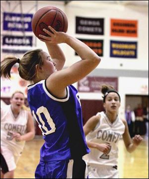 Brooke Morgart scored 33 points but Elmwood fell at Genoa.
