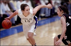Carlee Roethlisberger, a 6-foot-1 wing, is the second leading scorer in Findlay history with 1,460 points. She holds the single-game scoring record at 40 and averages 21.7 per game.
