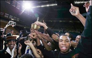 Libbey celebrates its City League championship victory over
St. John's Jesuit last night at Savage Hall. 