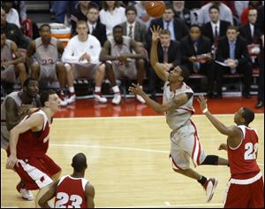 Ohio State's Mike Conley finds a gap in the Wisconsin defense to launch the game-winning shot. The Buckeyes clinched their second straight Big Ten title.