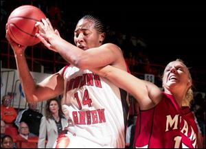 Carin Horne grabs a rebound against Miami.