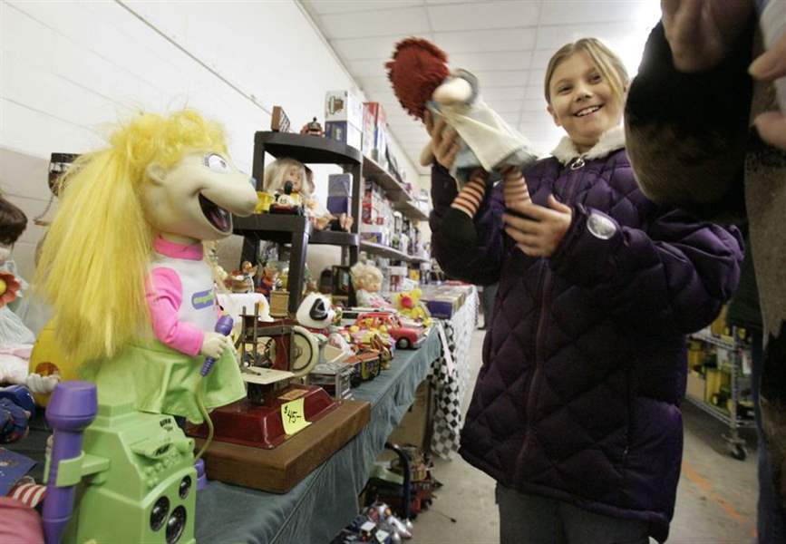 Farm-toy-fans-plow-through-displays-2