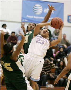 Stephany Johnson was a four-year starter at Bowsher
and earned All-City League first team three times. In her senior season, she averaged 15.6 points, 7.2 rebounds, 4.5 assists and 3.5 steals.