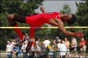 Rogers  Erik Kynard cleared 6-9, same as the state champ, but had to settle for second place.
