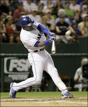 Sammy Sosa became only the fifth player in major league history to hit 600 home runs when he connected last night.