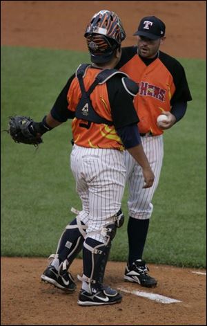 Hens catcher Dane Sardinha talks with pitcher John Connolly after the Lynx scored.
