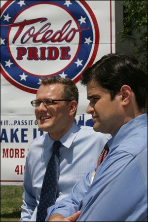 City councilmen Frank Szollosi, left, and Joe McNamara held a news conference with other councilmen and candidates who are seeking a charter amendment that would require the mayor to submit to council a balanced budget.