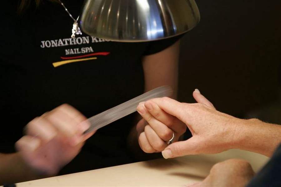 Couple-nails-the-beauty-of-salons-spas-3