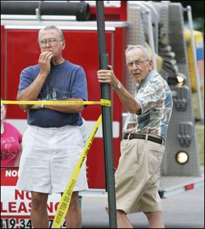 Dale Adams, left, of Bedford came to the apartments to invite friend Jack Thiessen, right, and his wife to his Michigan home.