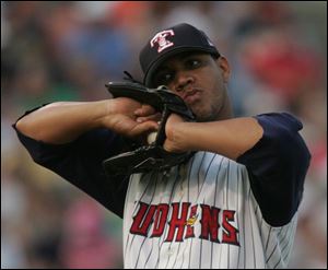 Hens pitcher Yorman Bazardo grimaces after giving up a triple with two outs in the fi fth, the fi rst hit he had surrendered.
