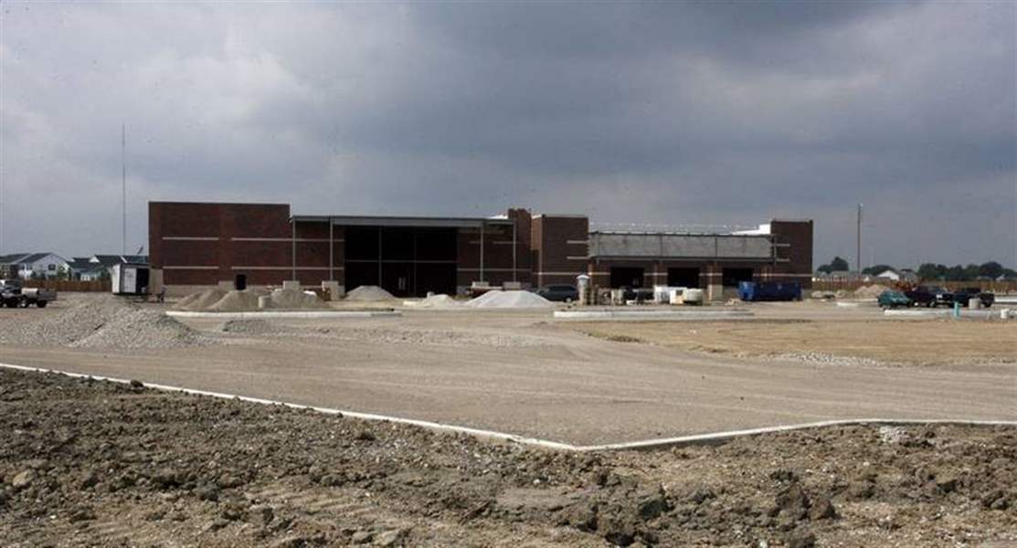 RETAIL-CENTER-IN-PERRYSBURG-2