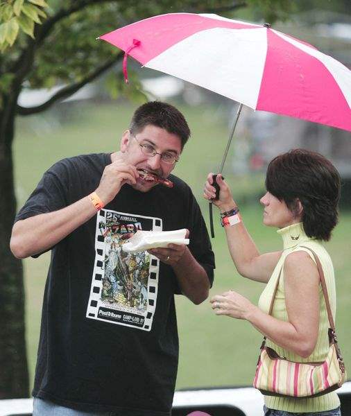 RAIN-DOESN-T-DETER-RIB-LOVERS-3