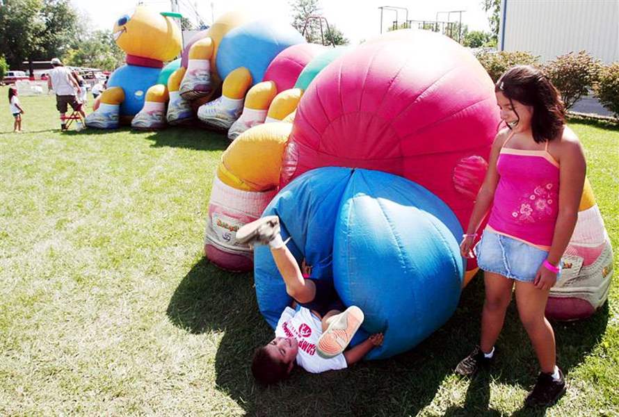 SOUTH-OF-THE-BORDER-FESTIVAL-FUN