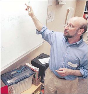 Instructor Roger Kerson discusses the critical elements of
creative writing during a workshop that utilized animals to help kids
work on description.