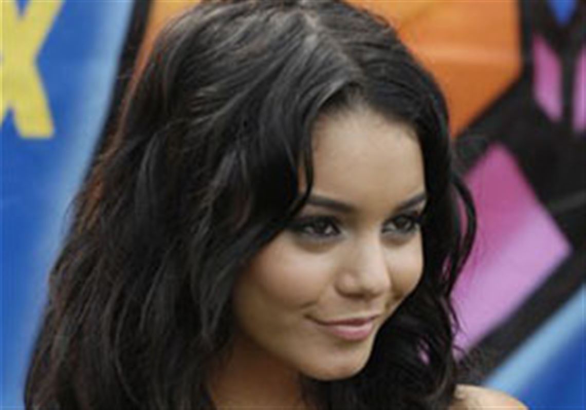 Naked Preteens - High School Musical' star apologizes for nude photos ...