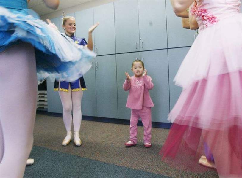 VISIONS-OF-SUGARPLUMS-DANCING-BY-THEIR-BEDS