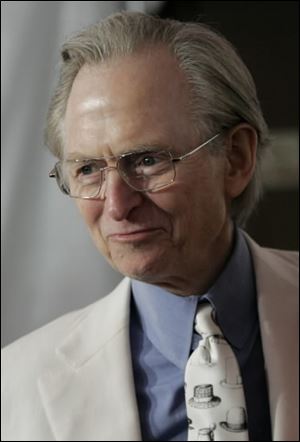 Money apparently stoof in the way of Tom Wolfe's signing with Farrar, Straus.