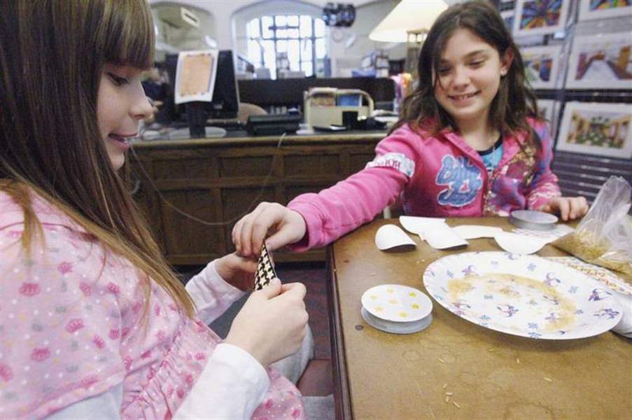 SMALL-HANDS-MAKE-BIG-NOISEMAKERS-3