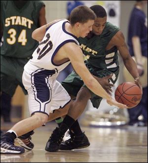 Whitmer s Beau Norton, left, tries to make a steal against Start s DeVore Clark. Norton, a senior, averages 5.9 points.