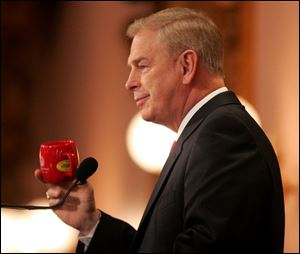 Gov. Ted Strickland holds a cup
made from renewable sources
to illustrate his plan to invest in
nonpetroleum production of
plastics. His $1.7 billion investment plan is designed to create 80,000 new jobs.
