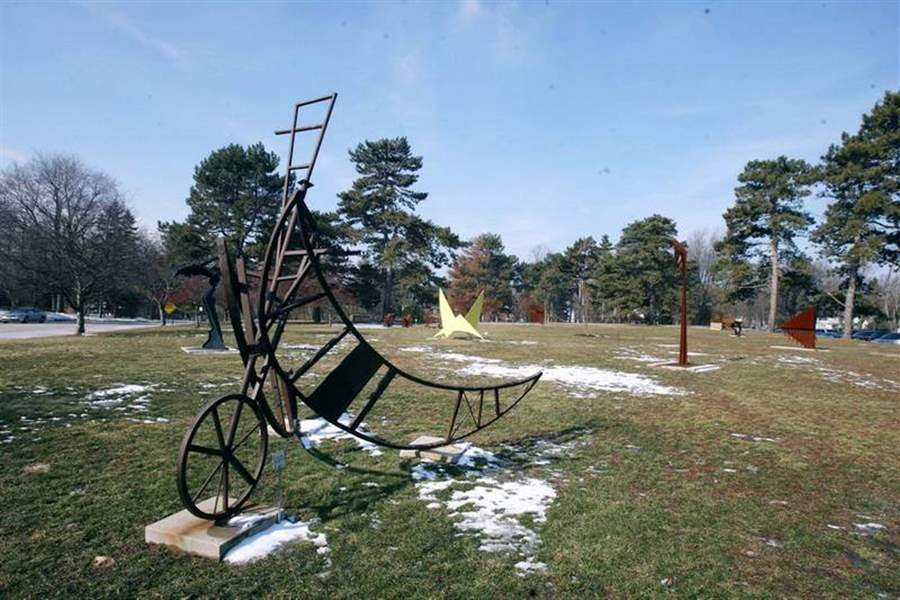 Ottawa-Hills-sculpture-garden-indicates-shape-of-things-to-come