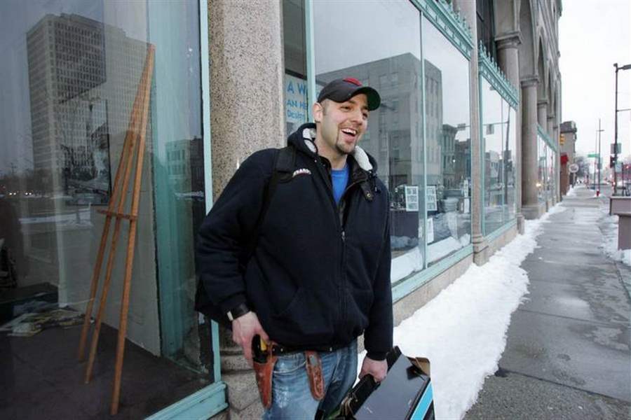 LaSalle-residents-exit-after-power-outage-2