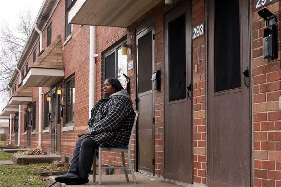 Clock-begins-to-wind-down-for-aging-housing-complex