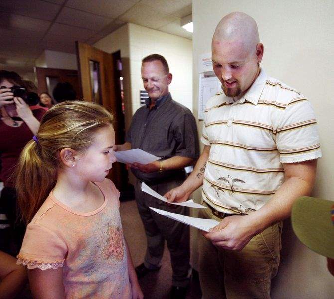 MONROE-SCHOOLS-STUDENTS-OFFER-A-HEARTFELT-THANK-YOU