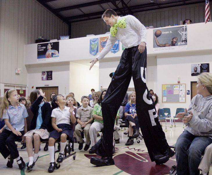 Michigan-man-tackles-tall-task-on-stilts