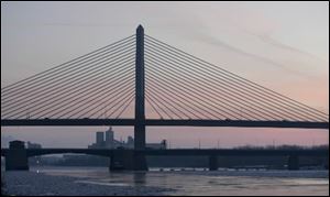 The Veterans Glass City Skyway bridge at dusk. (THE BLADE)
<br>
<img src=http://www.toledoblade.com/assets/gif/weblink_icon.gif> <b><font color=red>VIEW: </b></font color=red> <a href=