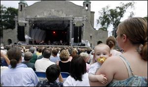 An outdoor concert at the Toledo Zoo Amphitheater.