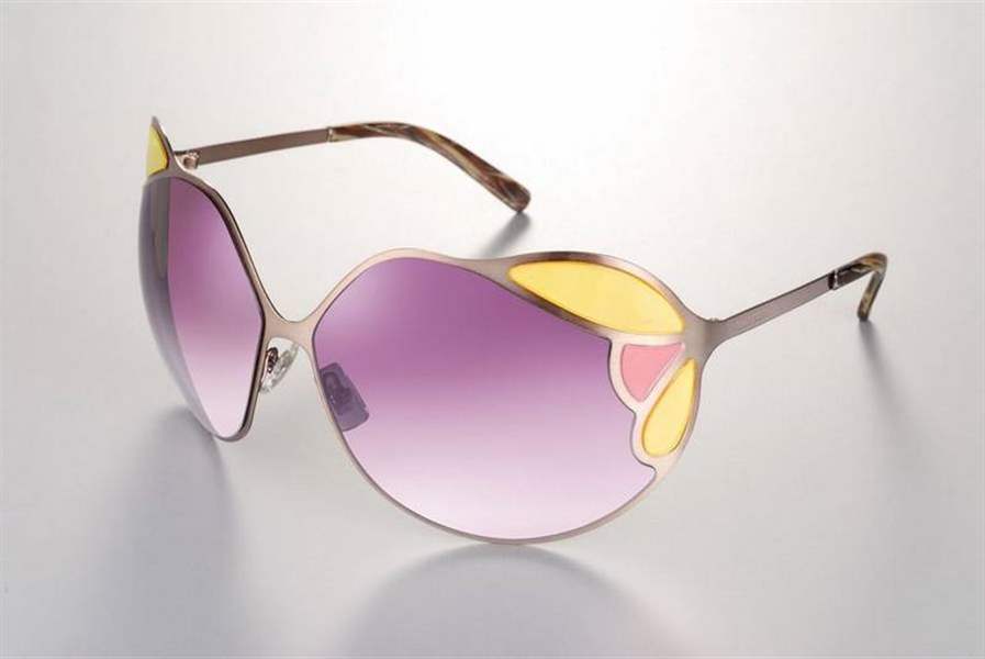 Cool-in-the-shade-Sunglasses-can-be-beautiful-and-protect-your-eyes-too-2