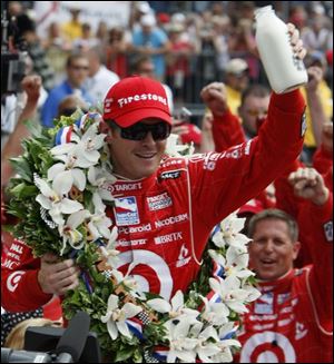 Scott Dixon finally got to hoist the traditional bottle of milk in Victory Lane in Indianapolis after a couple of close misses. (ASSOCIATED PRESS)
<br>
<img src=http://www.toledoblade.com/assets/gif/weblink_icon.gif> <b><font color=red>ALSO</b></font color=red>: <a href=