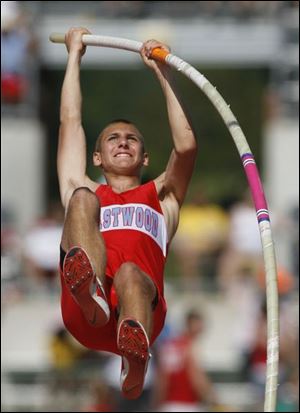 Eastwood s Crosby Schemenauer cleared 14-4 to place second
in the Division II pole vault. The Eagles are tied for sixth.