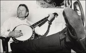 Gene Damschroder displays his banjo skills in 1976, during his stint as an Ohio legislator. He was also a square-dance caller.

