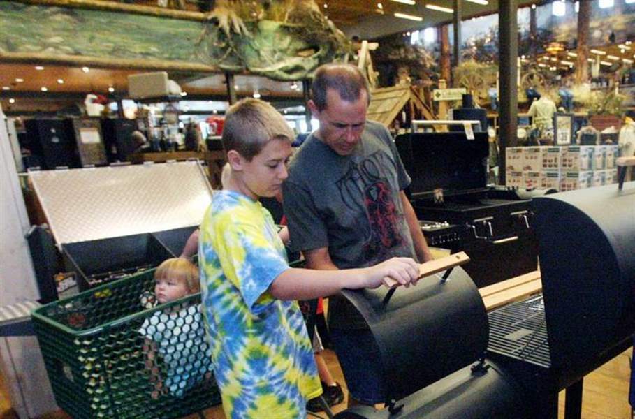 Bass-Pro-Shops-Newest-retailer-in-Rossford-is-reelin-em-in