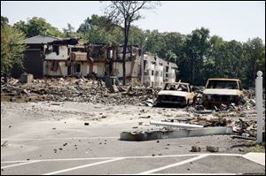 Fire gutted eight apartment buildings at Hunters Ridge. (THE BLADE/HERRAL LONG)
<br>
<img src=http://www.toledoblade.com/assets/gif/weblink_icon.gif> <font color=red><b>UPDATE:</b></font> <a href=