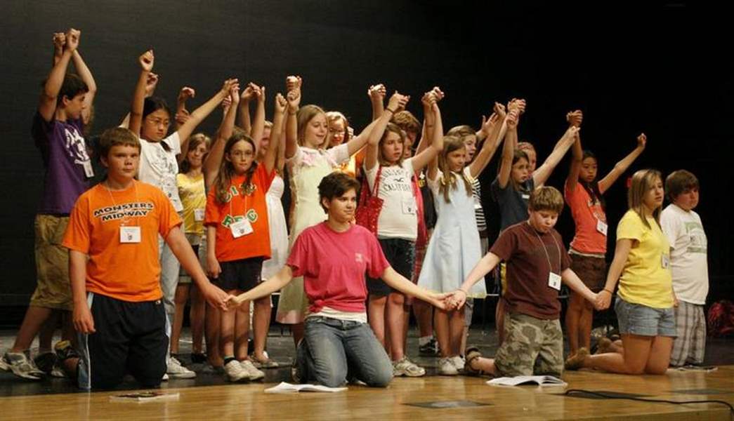Young-actors-in-tune-with-70s-musical-in-Perrysburg-3