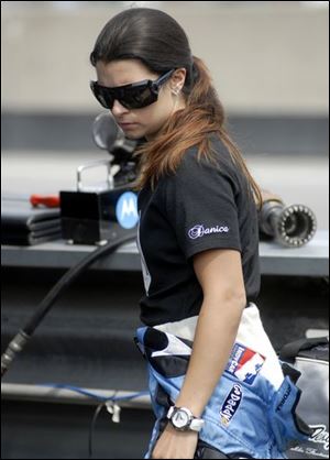 Danica Patrick starts 20th
today in the Honda Indy 200.
She is in fi fth place in points.