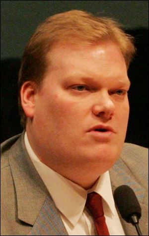Port authority official Matt Sapara wrote that the mayor betrayed the confidentiality of reports he had received.