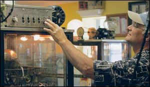 Mr. Fentress starts his Holcomb & Hoke popcorn maker.
