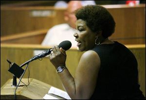 Nina Parker started the discussion by asking the audience to share their experiences and perceptions of the community.
